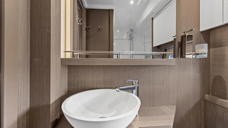 Trade Boat Yacht Photos Pics 2022 Beneteau Gran Tourismo 45