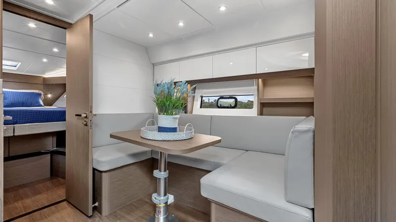 Trade Boat Yacht Photos Pics 2022 Beneteau Gran Tourismo 45