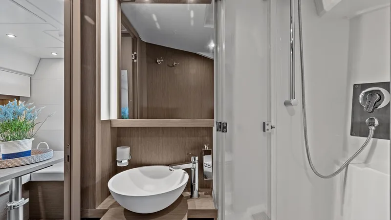 Trade Boat Yacht Photos Pics 2022 Beneteau Gran Tourismo 45