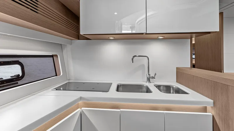 Trade Boat Yacht Photos Pics 2022 Beneteau Gran Tourismo 45