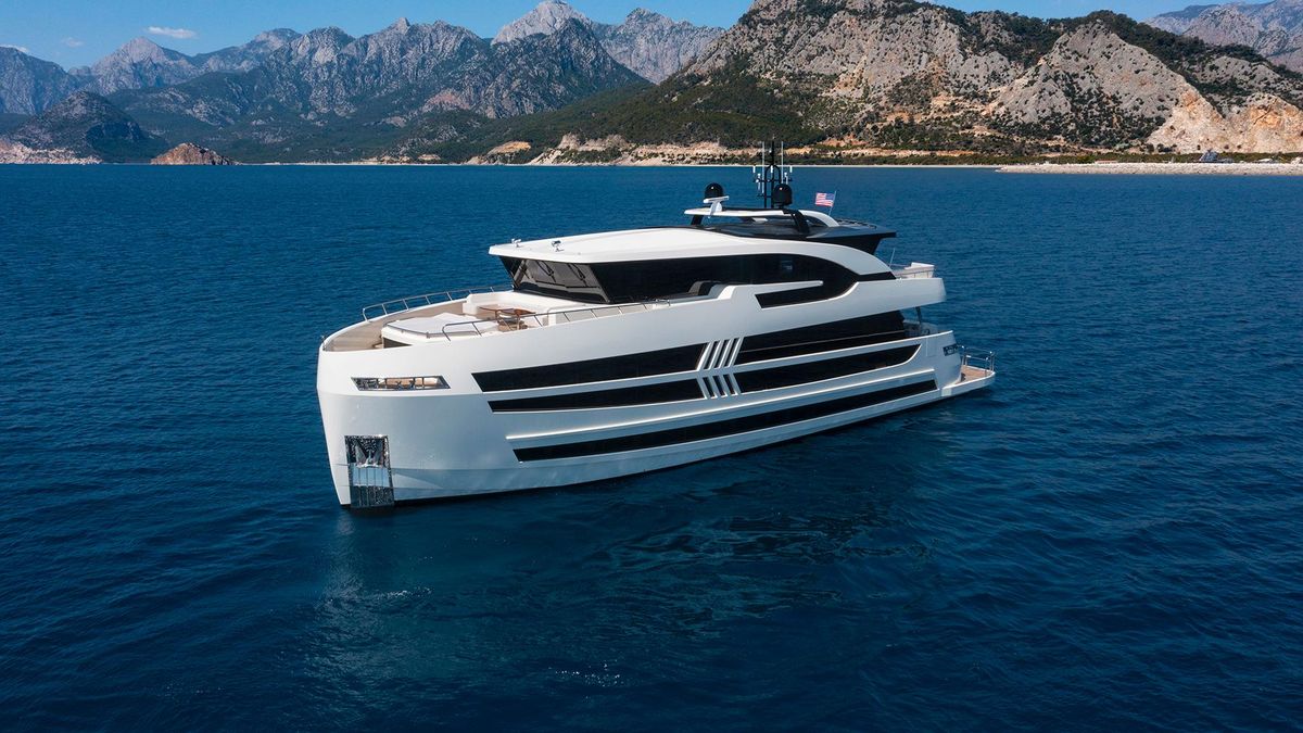 2021 Lazzara 86 