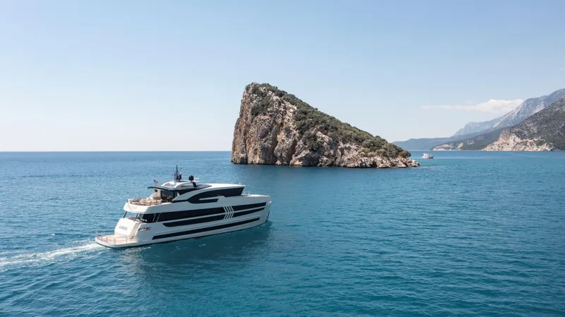 Uhv90 Yacht Photos Pics Manufacturer Provided Image