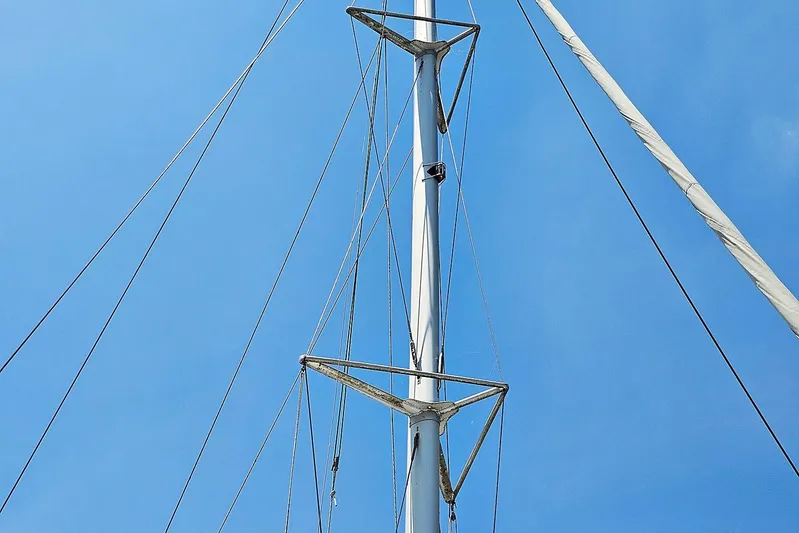 Zephyros Yacht Photos Pics Mast and rigging of 2009 Seawind 36XL sailboat against clear blue sky.
