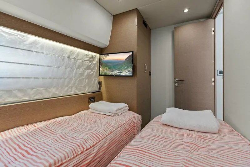 Yee Yee Yacht Photos Pics 