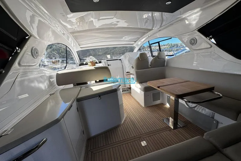  Yacht Photos Pics Interior of 2020 Azimut Atlantis 45 yacht, featuring sleek design and modern furnishings.