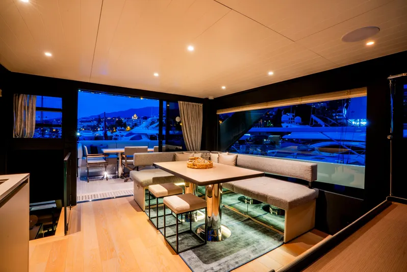 Bgx70 / Bgx73 Yacht Photos Pics 