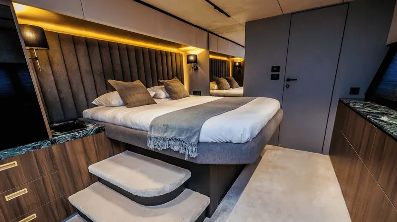 60 Yacht Photos Pics 