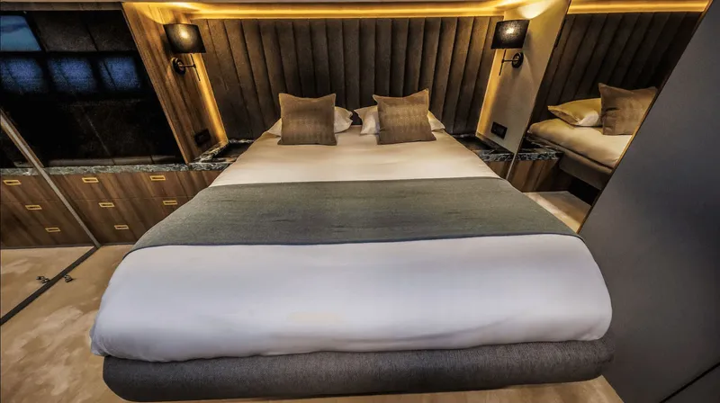 60 Yacht Photos Pics 