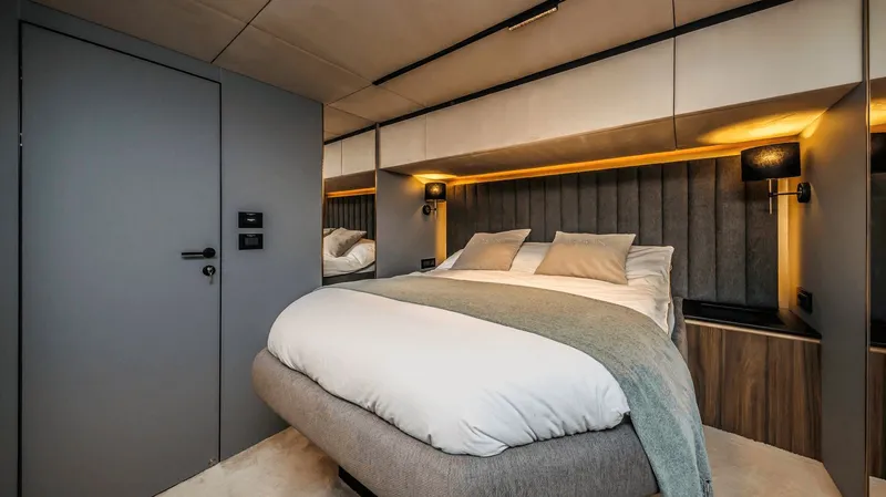 60 Yacht Photos Pics 