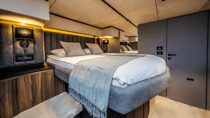 60 Yacht Photos Pics 