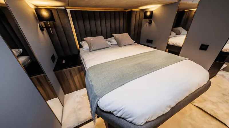 60 Yacht Photos Pics 