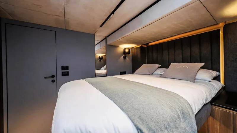 60 Yacht Photos Pics 