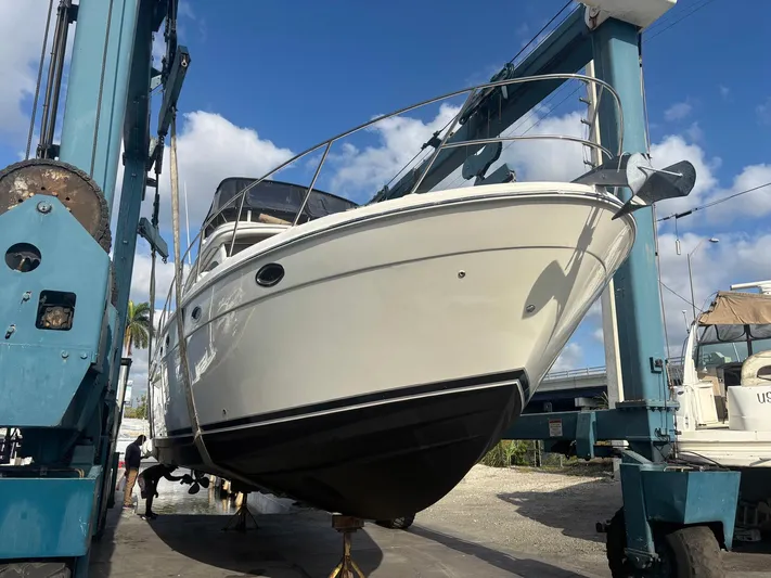 Vrpro Yacht Photos Pics 2007 Meridian 411 Sedan yacht in dry dock, viewed from the bow.