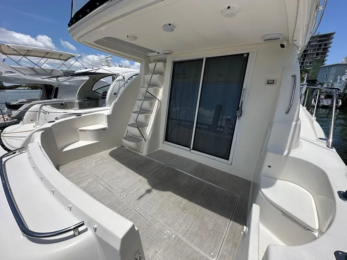 Vrpro Yacht Photos Pics 2007 Meridian 411 Sedan yacht deck with seating and sliding door, docked at marina.