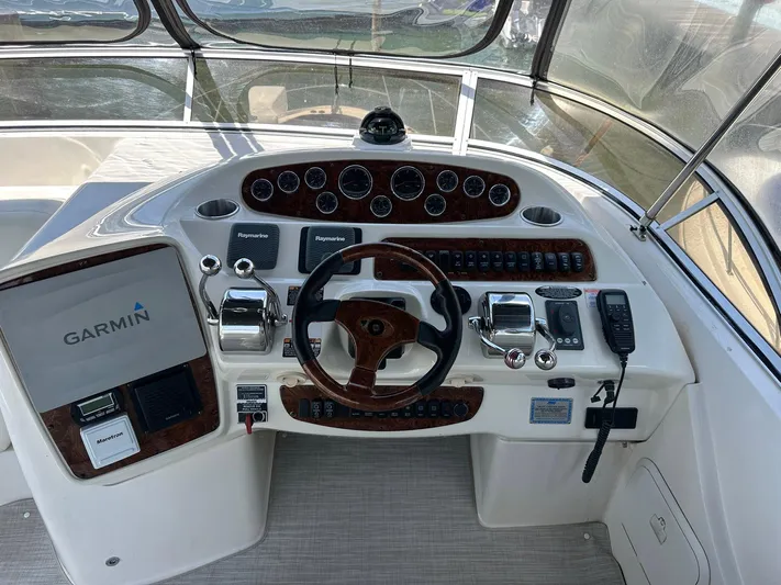 Vrpro Yacht Photos Pics 2007 Meridian 411 Sedan helm with Garmin navigation and wood-accented steering wheel.
