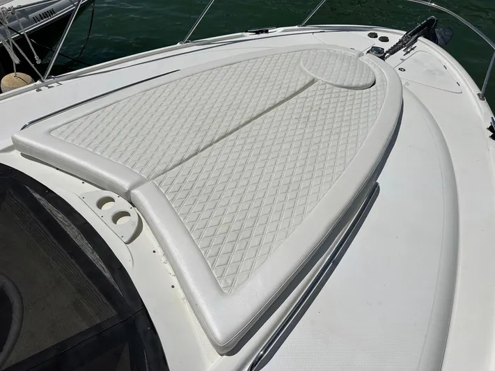 Vrpro Yacht Photos Pics 2007 Meridian 411 Sedan boat with white cushioned deck, diamond pattern upholstery.