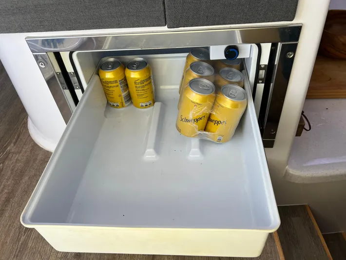 Kestrel Yacht Photos Pics 