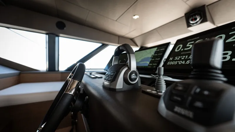 X70 Yacht Photos Pics 