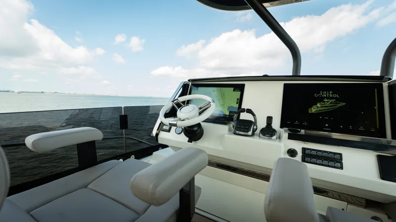 X70 Yacht Photos Pics 