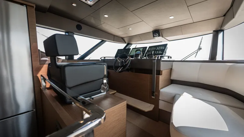 X70 Yacht Photos Pics 