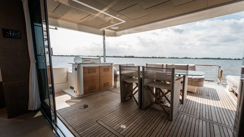 X70 Yacht Photos Pics 