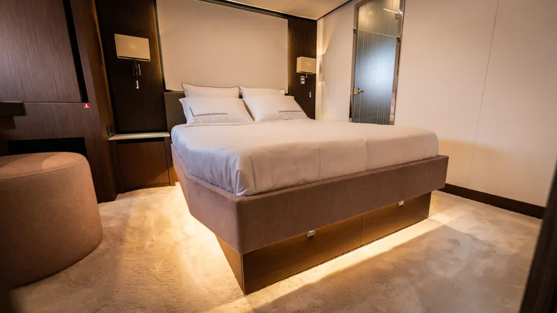 X70 Yacht Photos Pics 