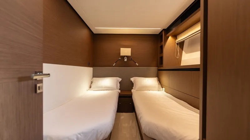 X70 Yacht Photos Pics 