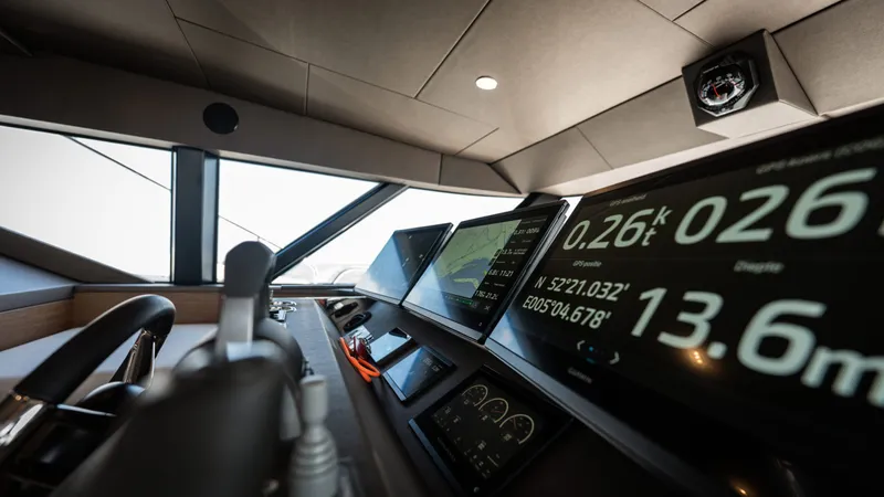 X70 Yacht Photos Pics 