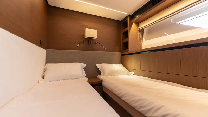 X70 Yacht Photos Pics 