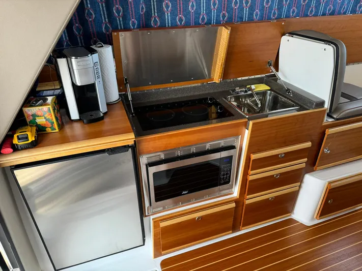 Watts Up Yacht Photos Pics 