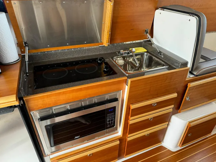 Watts Up Yacht Photos Pics 