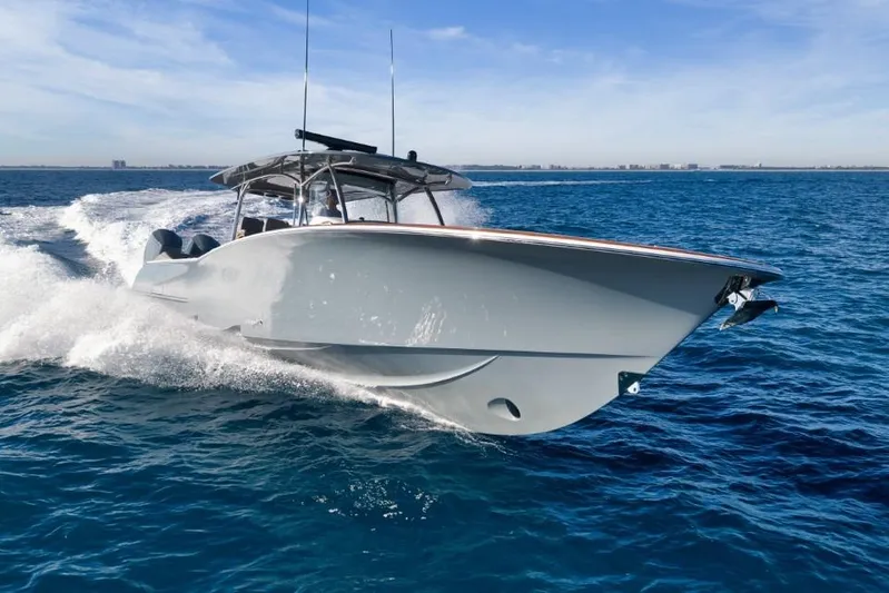  Yacht Photos Pics 2026 Mag Bay 43 CC cruising on open ocean under clear blue sky.