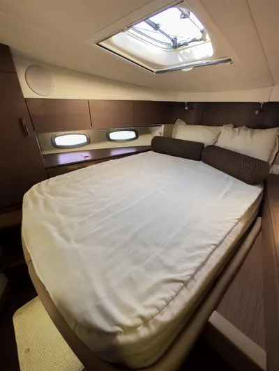 T Yacht Photos Pics Luxurious cabin interior of 2013 Sea Ray 470 Sundancer yacht with skylight and plush bedding.