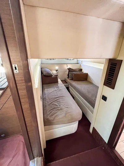 T Yacht Photos Pics 2013 Sea Ray 470 Sundancer cabin with twin beds and modern decor.
