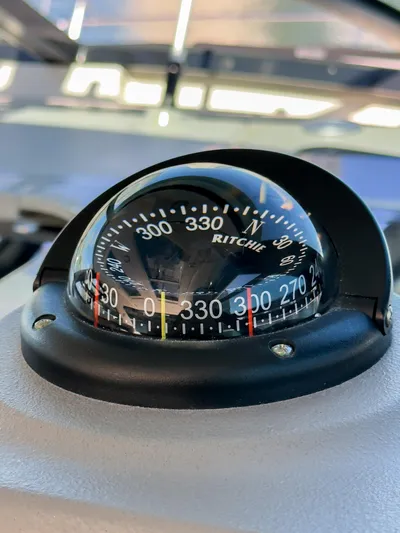 T Yacht Photos Pics Compass on 2013 Sea Ray 470 Sundancer yacht dashboard.