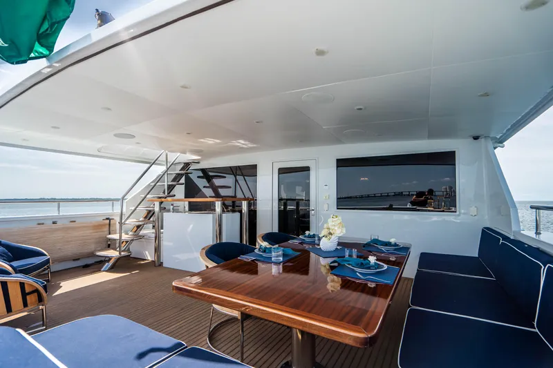 Quantum Yacht Photos Pics 