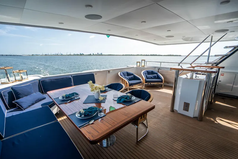 Quantum Yacht Photos Pics 