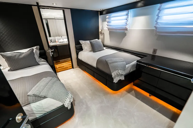 Quantum Yacht Photos Pics Luxurious twin bedroom on a 1989 Broward Tri-Deck yacht with modern decor.