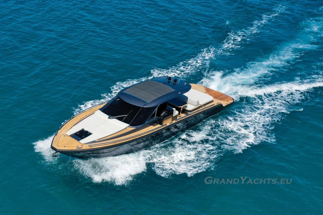 2025 Focus Forza 37 yacht cruising on clear blue water.