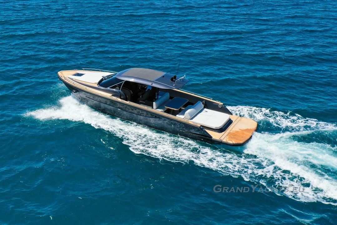 2025 Focus Forza 37 yacht cruising on open blue sea.