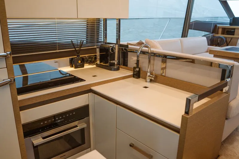 520s Yacht Photos Pics 