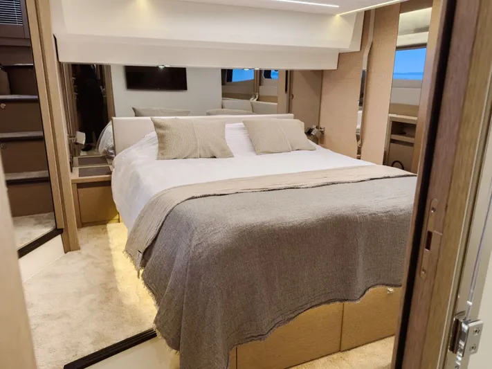 520s Yacht Photos Pics 