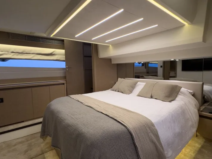 520s Yacht Photos Pics 