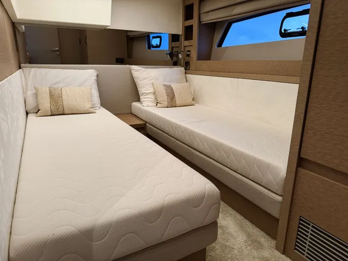 520s Yacht Photos Pics 