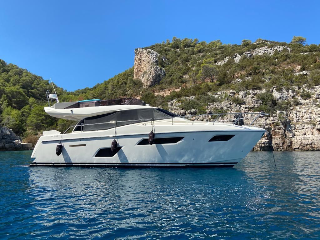 2020 Ferretti Yachts 46 