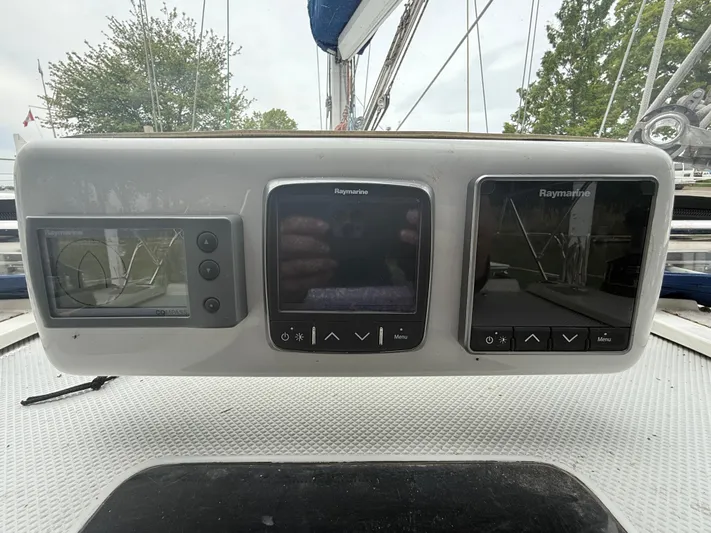 Windquest Yacht Photos Pics Control panel of a 2001 Catalina 42 MkII sailboat with Raymarine displays.