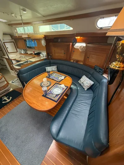 Windquest Yacht Photos Pics Interior of 2001 Catalina 42 MkII sailboat with cozy seating and dining area.