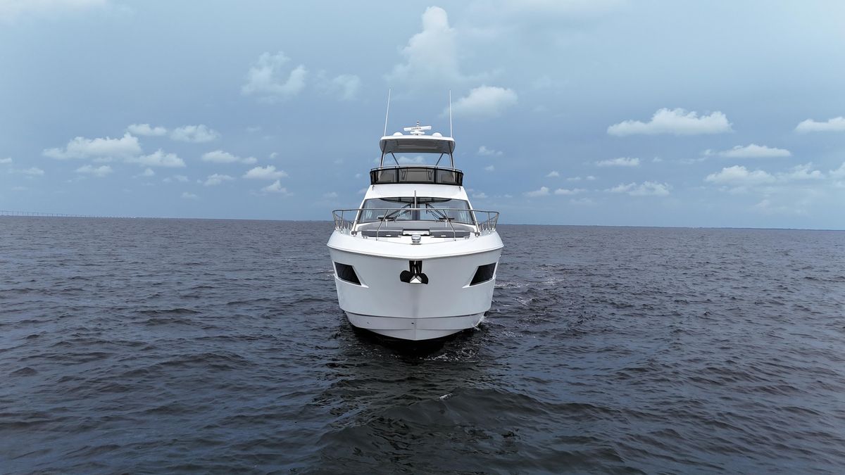 2021 Cruisers Yachts 60 