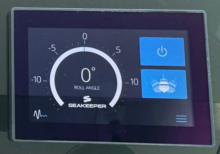 The 7 C's Yacht Photos Pics Seakeeper control panel on 2021 Cruisers Yachts 60 Cantius Flybridge, displaying roll angle.