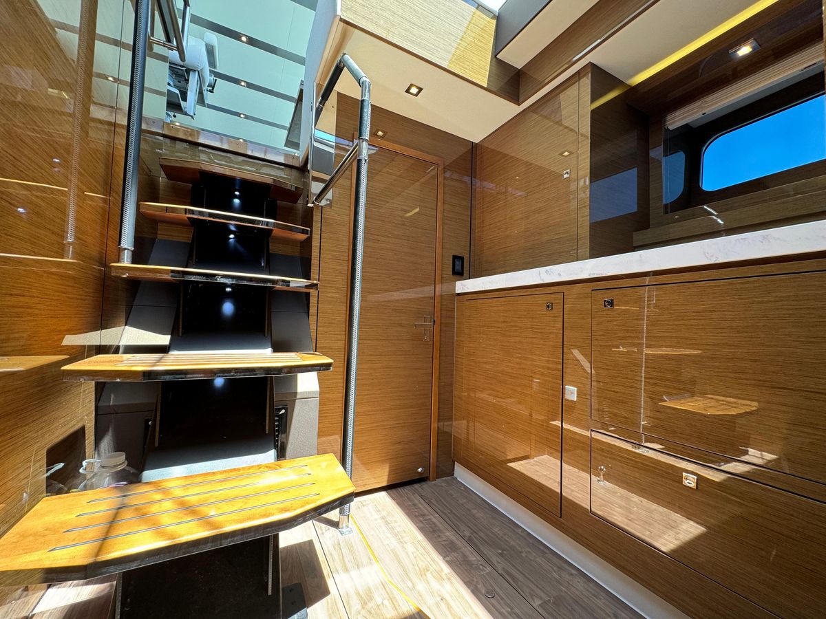 2021 Cruisers Yachts 60 